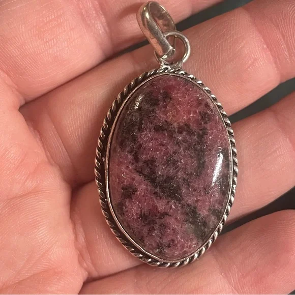 Rhodinite t pendant - Picture 2 of 4